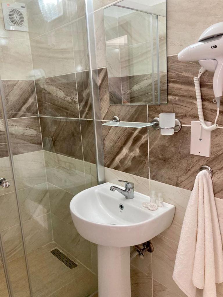 En Kaya Hotel Никозия Екстериор снимка